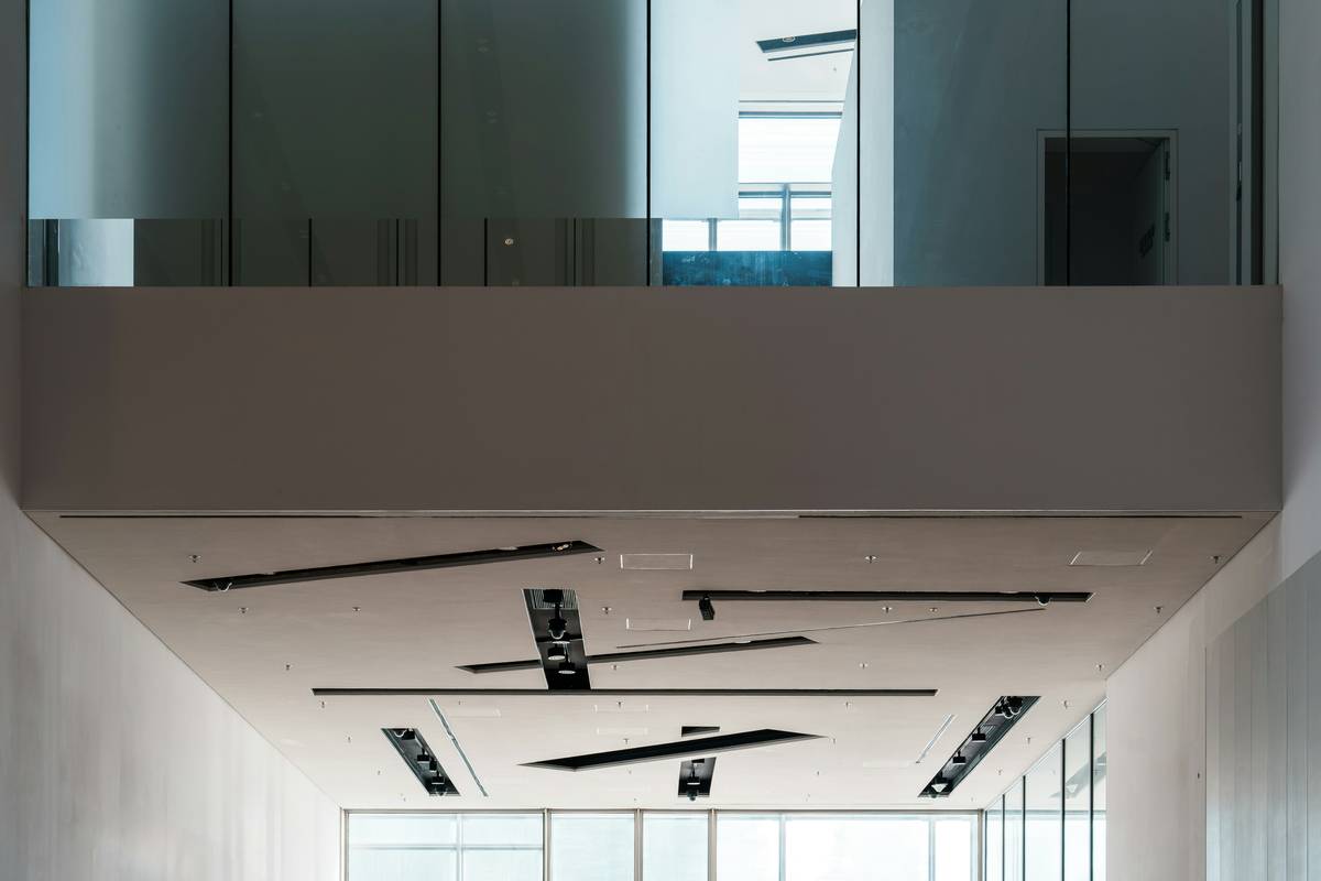 Recessed Light Fixtures for Drop Ceilings: The Smart Way to Brighten Tight Spaces